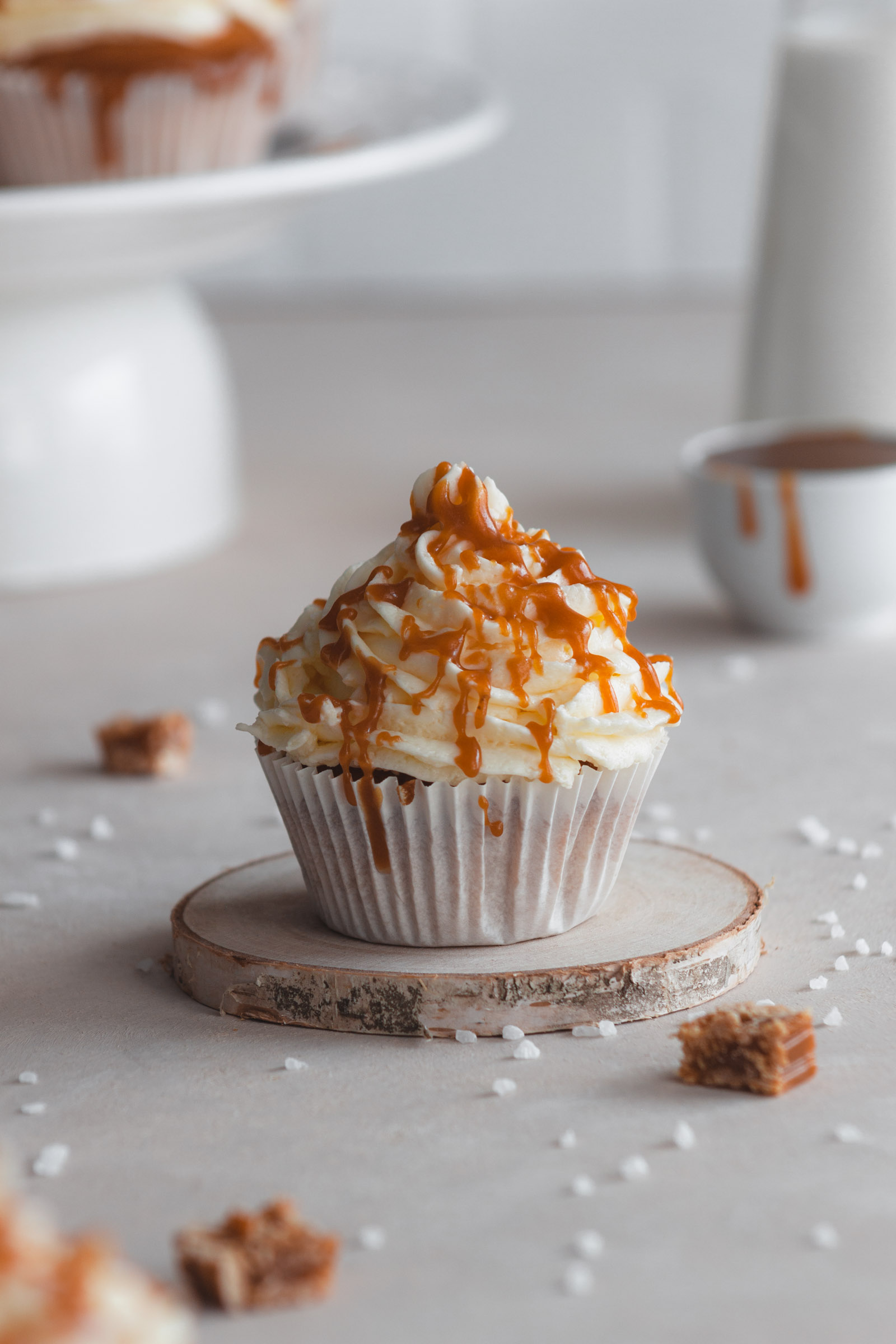 You are currently viewing The Quickest Salted Caramel Cupcakes with Cream Cheese Frosting